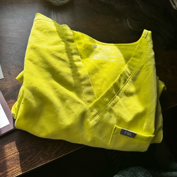 Figs Lime Green Scrub Set - Picture 11 of 12